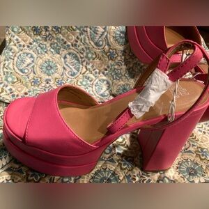 Wild Fable Pink memory foam heel size 8